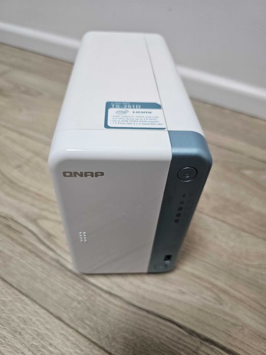 Serwer NAS QNAP TS-251D 8Gb