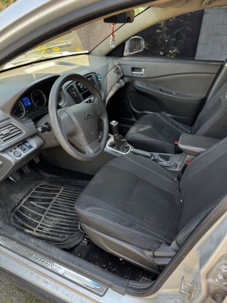 Продам Chery e5 2015 год