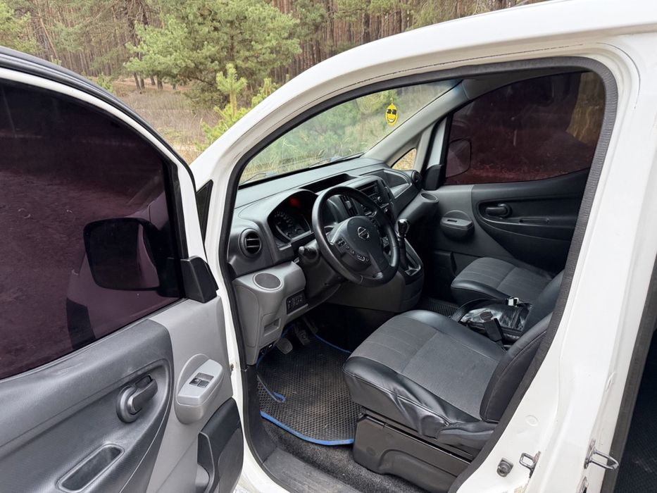 Продам Nissan NV 200