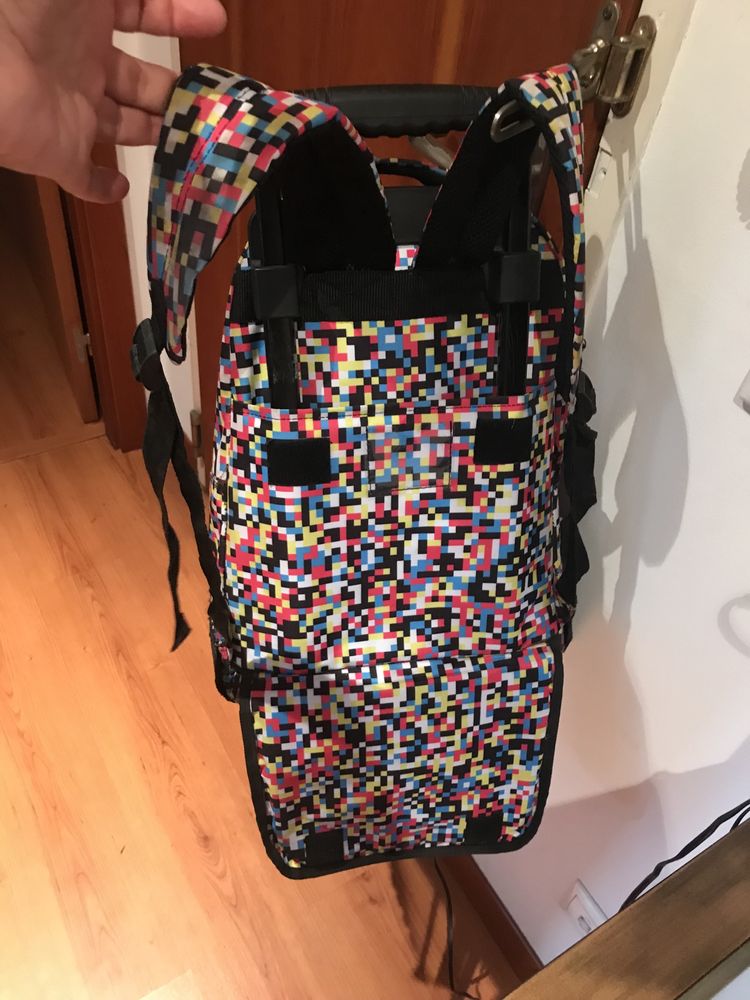 Mochila  multiusos  com trolei alcas para por as costas)