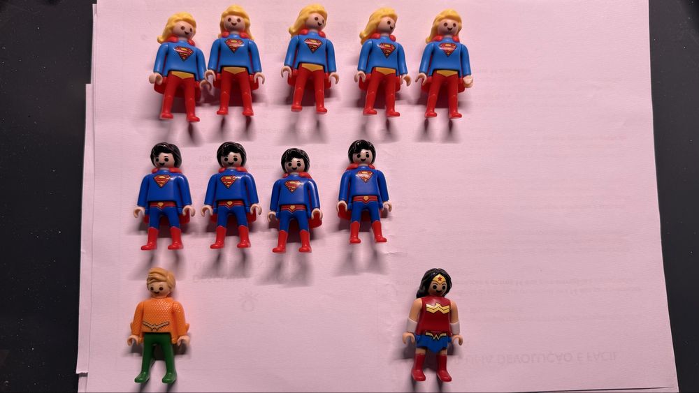 Bonecos Playmobil DC oferta Kinder Surpresa