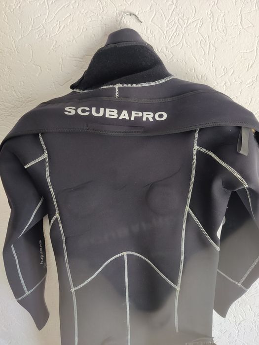 Suchy skafander nurkowy SCUBAPRO