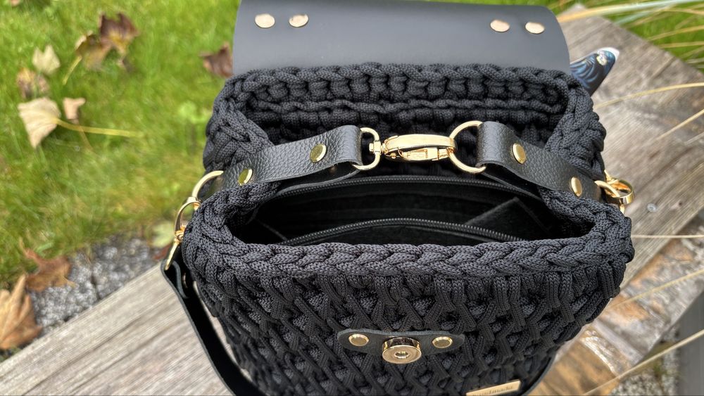 Torebka wykonana na szydełku