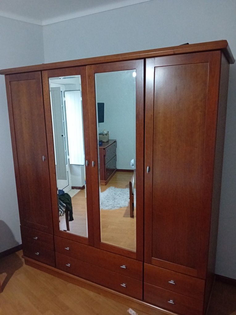 Mobilia de Quarto completa em pinho