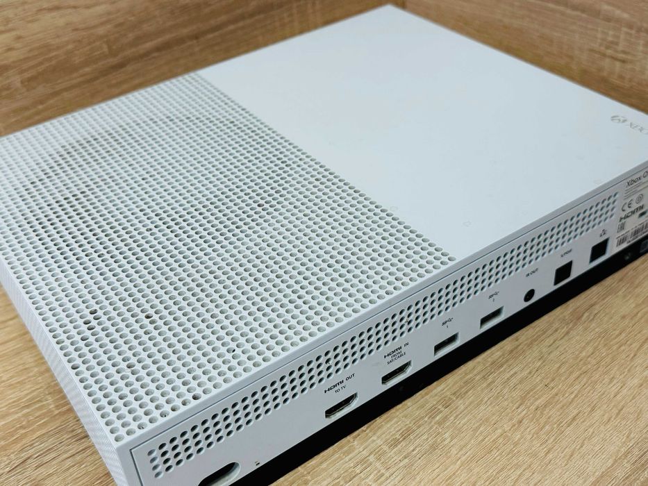 Konsola Microsoft Xbox One S 1TB Stan przeciętny Opis