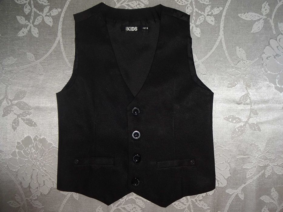 EUROPE KIDS elegancka czarna chłopięca kamizelka OKAZJA 110-116 cm
