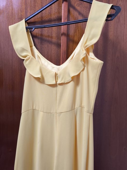 Macacão bermuda amarelo manteiga