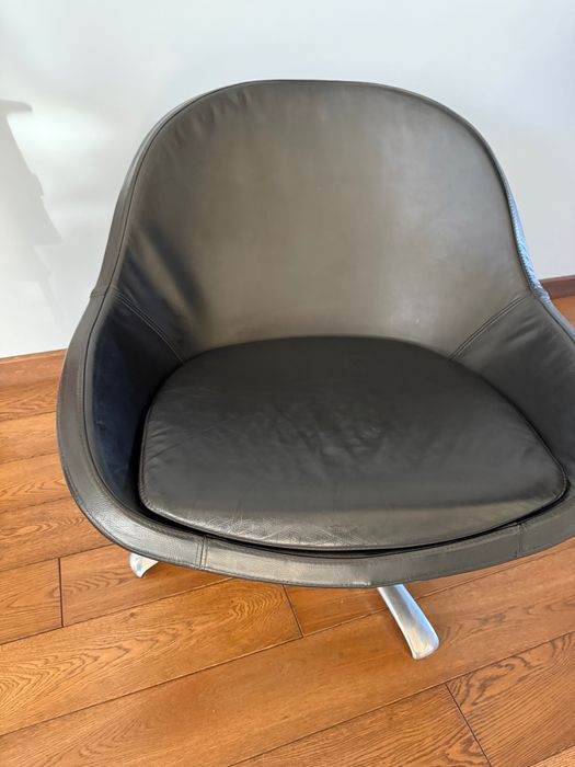 Fotel skórzany obrotowy BoConcept