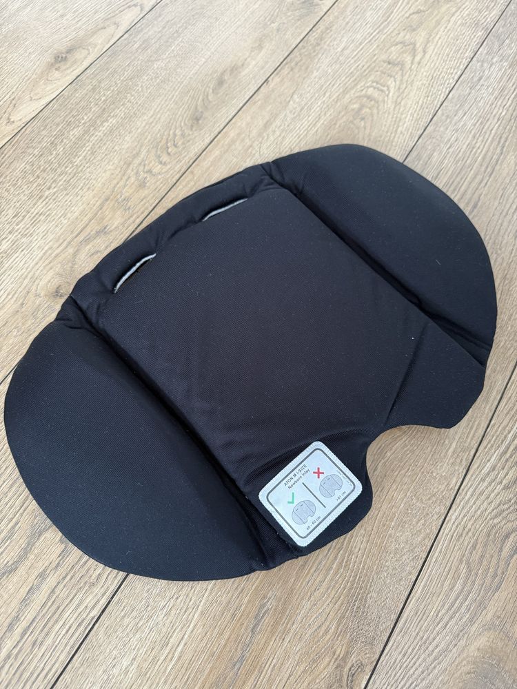 Cybex Aton 5 deep black + BAZA ISOFIX