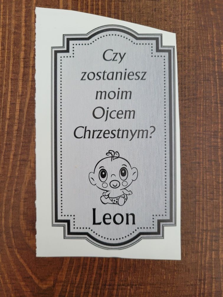 Naklejka na butelkę czy zostaniesz moim ojcem chrzestnym Leon