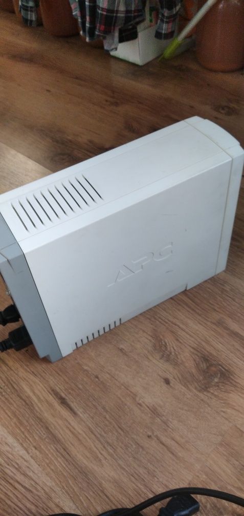 Безперебойник APC-BACK-UPS RS 800 на 24 вольт