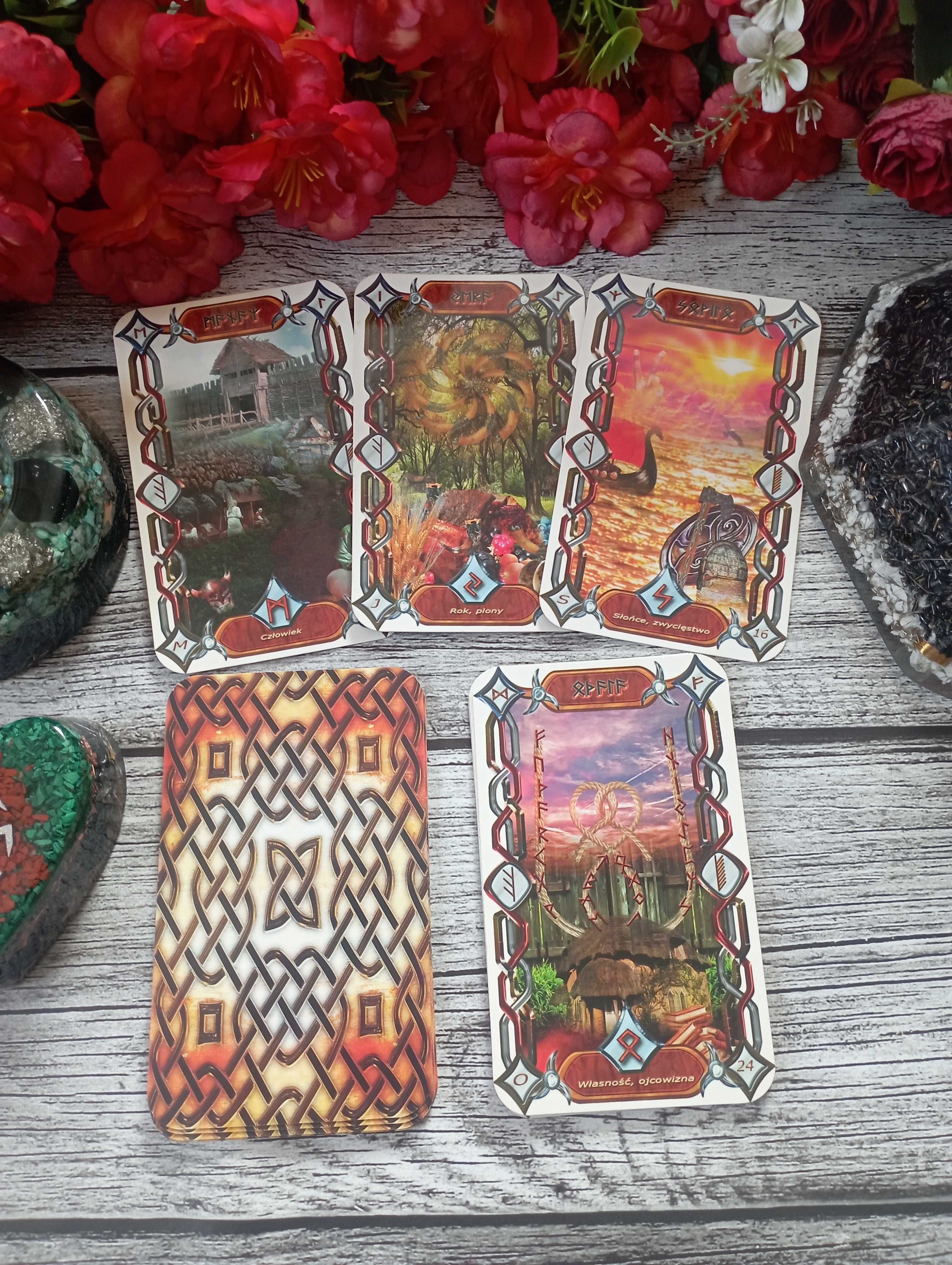 Karty runiczne Runiczna Dywinacja Dariusz Cecuda Tarot Runy Oracle