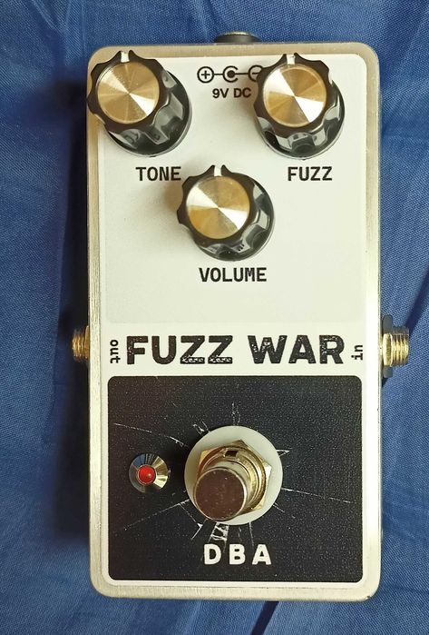 Efekt gitarowy DBA Fuzz War (klon)