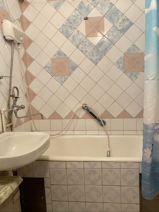 Продається трикімнатна квартира