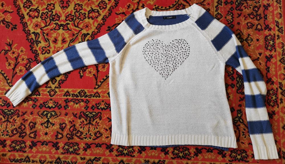 Sweter z motywem serca