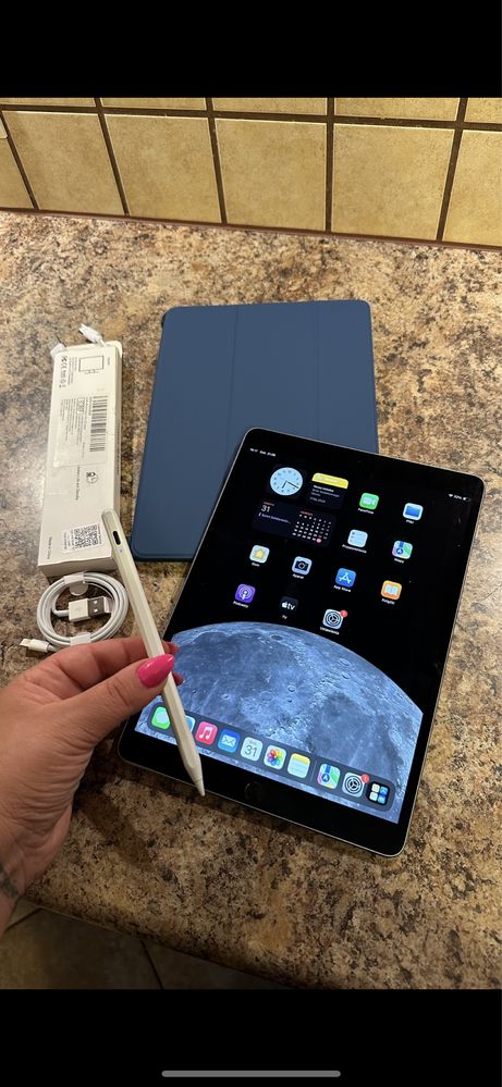 Tablet iPad Apple + NOWY RYSIK - Touch ID - PROCREATE - iOS 17.7