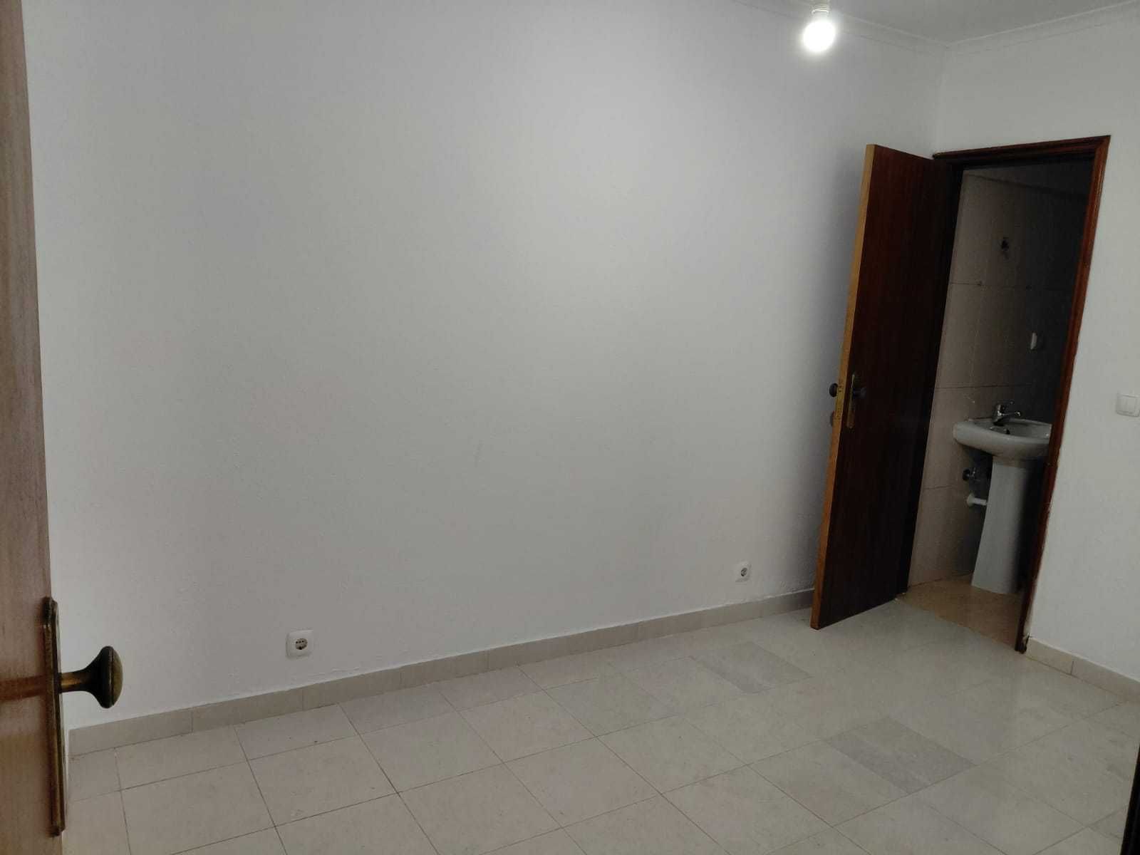Moradia remodelada em Vila Nova da Rainha