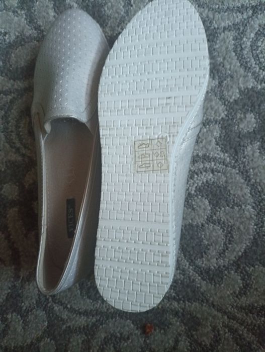 Buty siwe 41 niska koturna