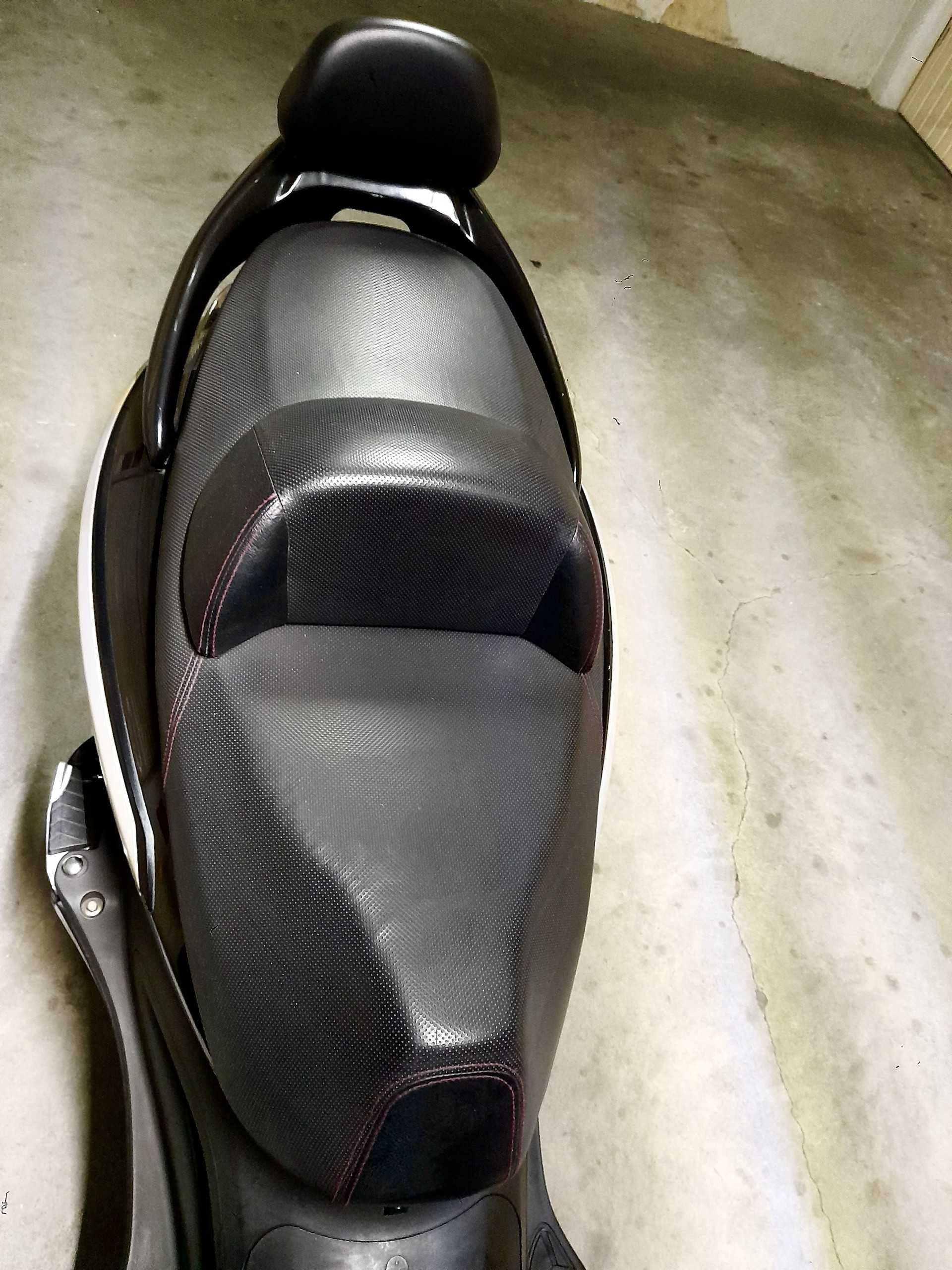 Scooter Sym GTS 125 Evo (Preta) C/ Poucos Kms