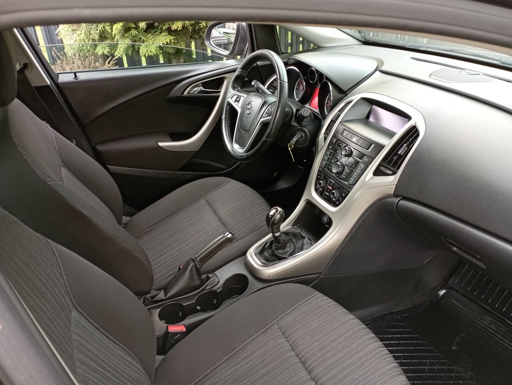 Opel Astra J  zarejestrowana po dużym serwisie