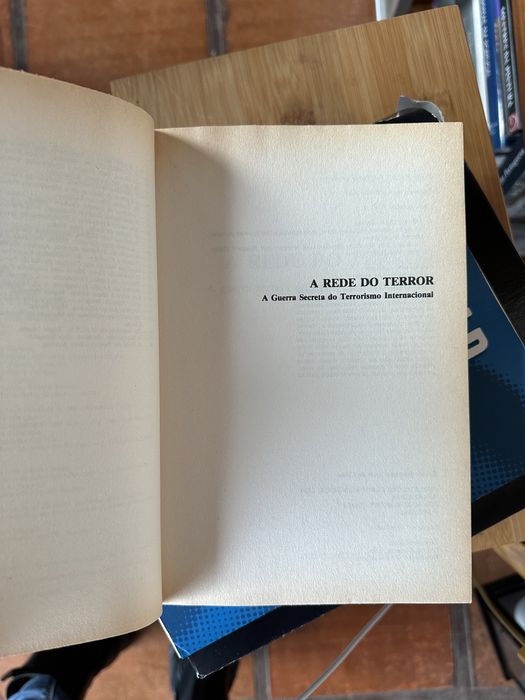 livro a rede do terror de Claire Sterling.