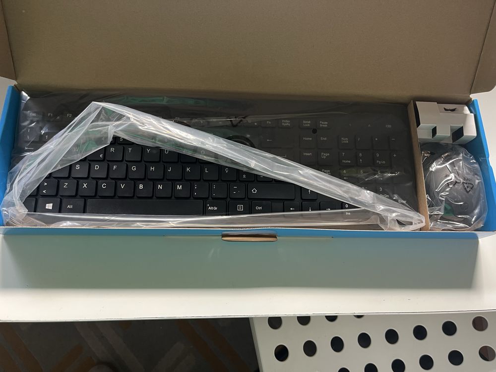 Conjunto teclado e rato HP 330 wireless