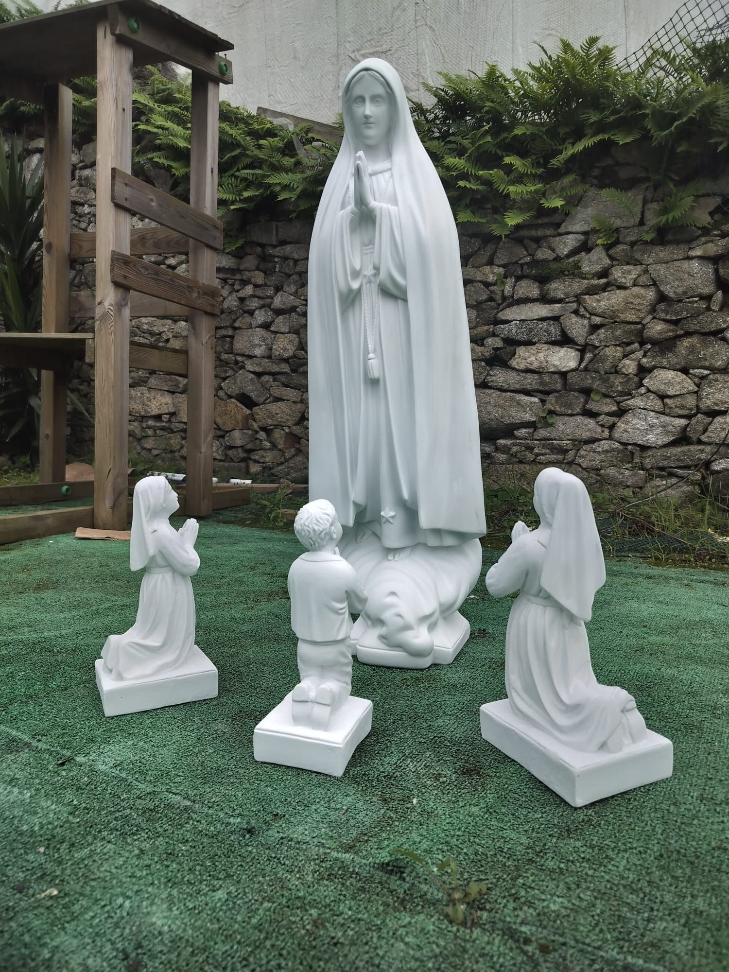 Nossa Senhora e Pastorinhos