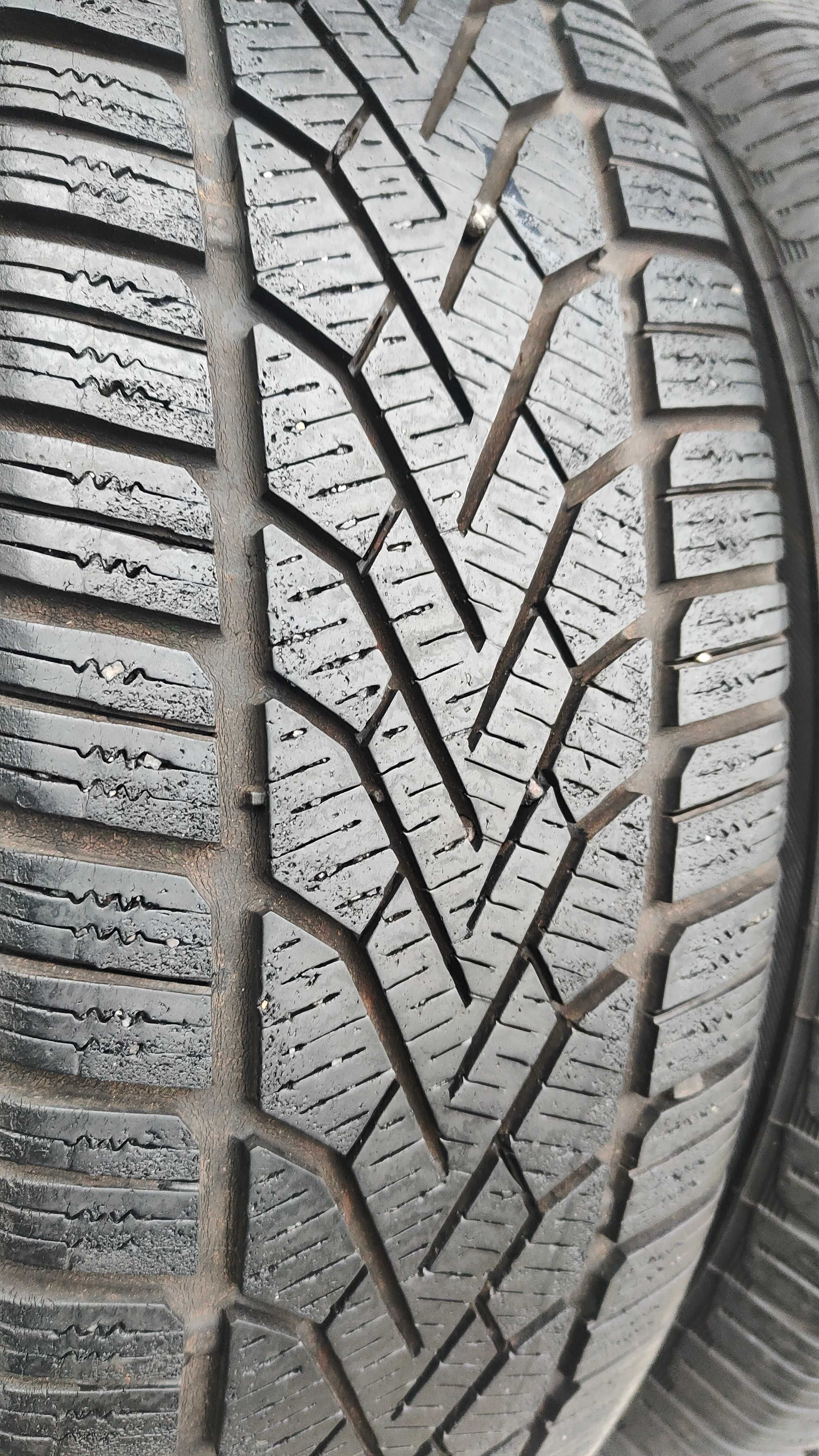Opony Zimowe 215/65/16 Semperit 2szt 6,5mm