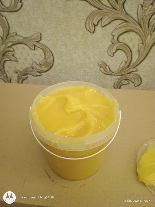 Продам цветочный натуральный мед .даже немного начал сахариться так ка