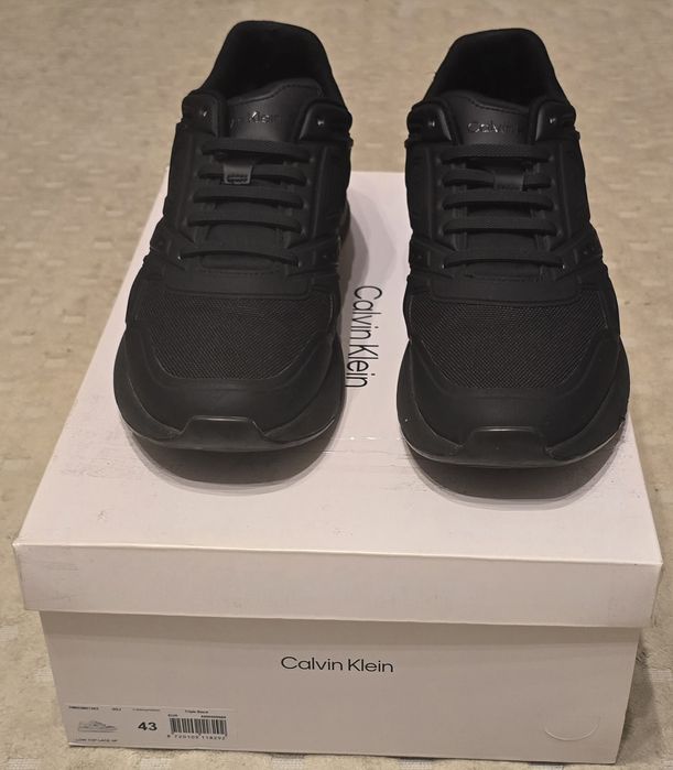 Продам кросівки Calvin