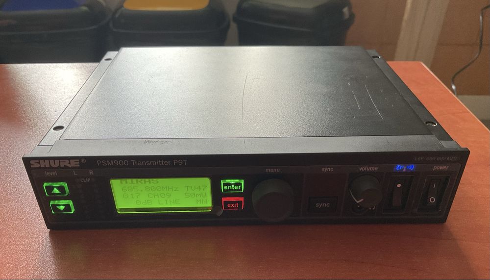 Shure PSM900 in ear monitor system P9T