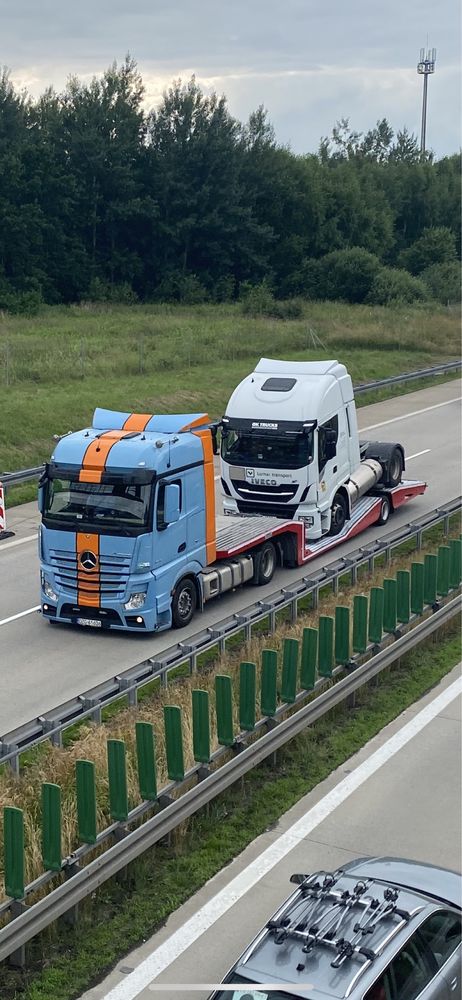 Transport ciągników siodłowych, wynajem naczepy niskopodwoziowej