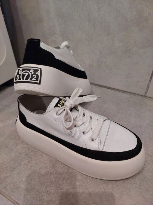 Білі шкіряні кеди