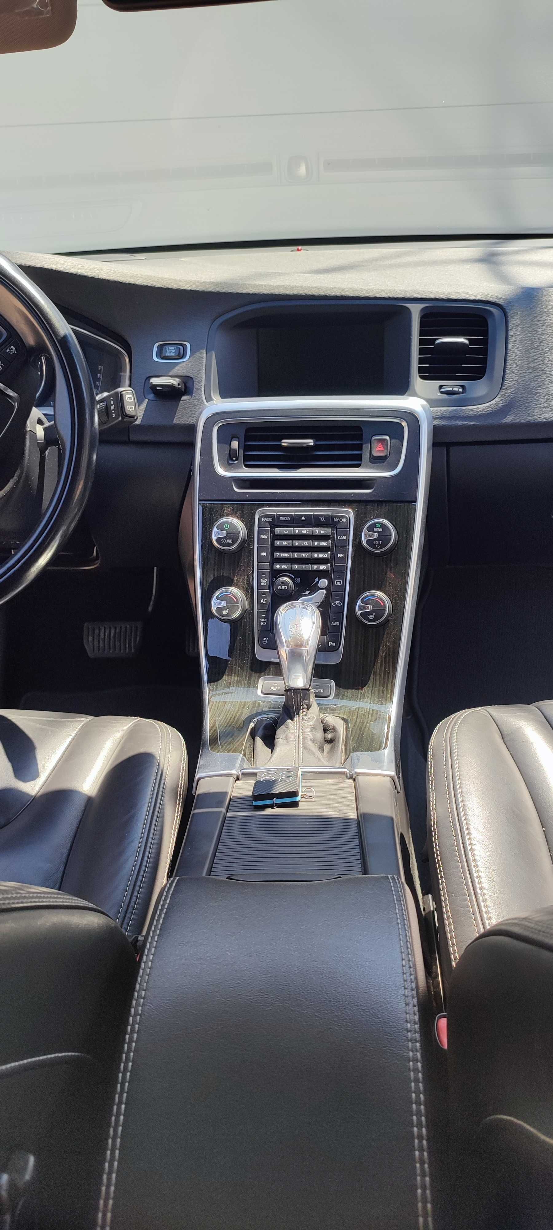 VOLVO  V60 D6 PLU-IN