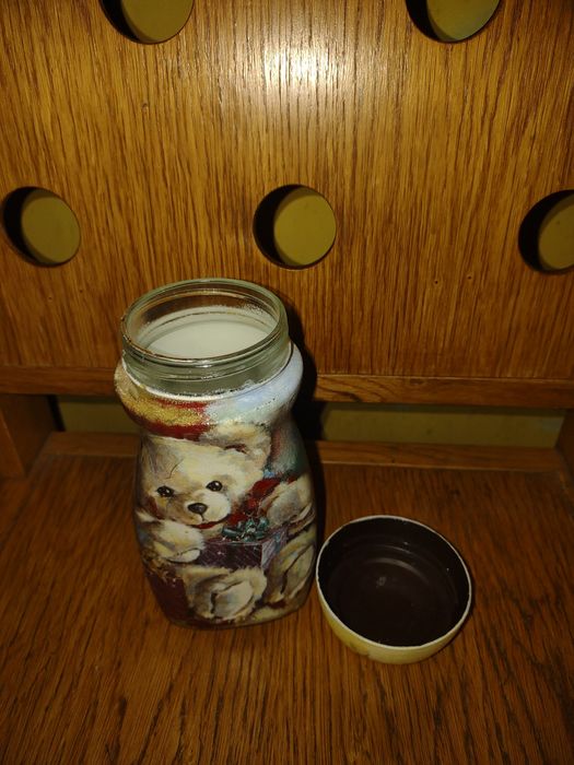 Słoik po kawie ozdobiony metodą decoupage