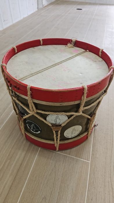 Caixa Pinheiro Tambor Nicolinas em Bom Estado