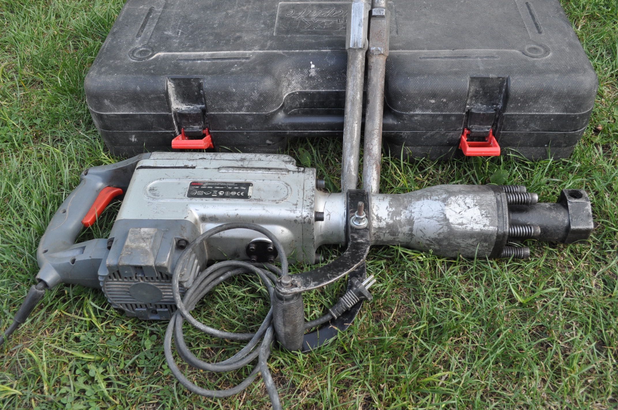 Wyburzeniowy młot elektryczny Graphite 58G867.
