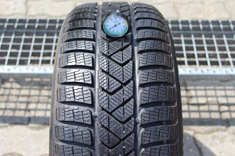 1x 215/55R17 94H PIRELLI WINTER SOTTOZERO 3 17r 7mm