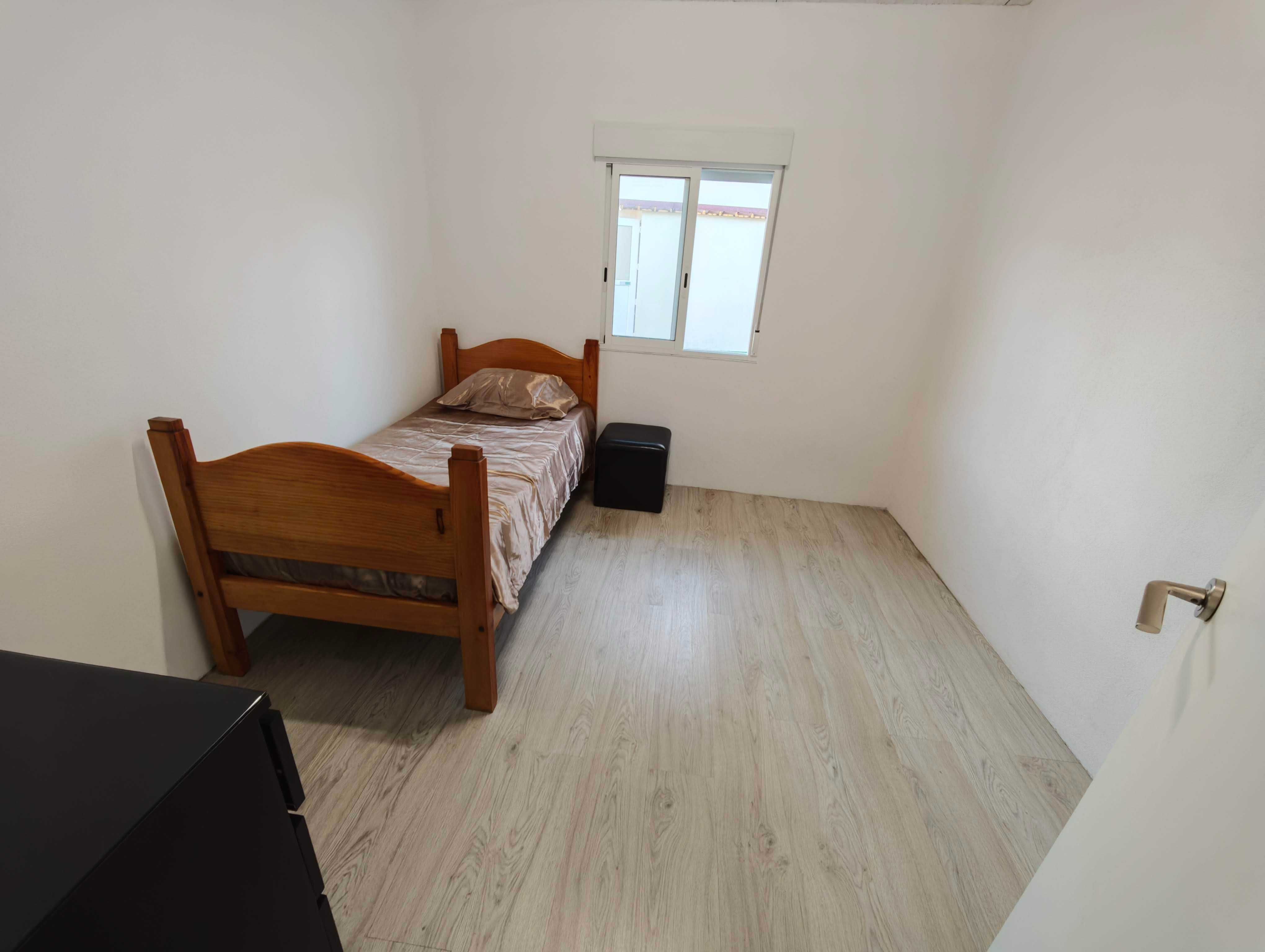 Alojamento Esmoriz Lounge GuestHouse (Piscina incluída) até 4 Pessoas