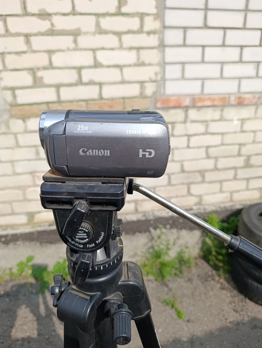 Canon hf r205 + штатив Vulbon c600