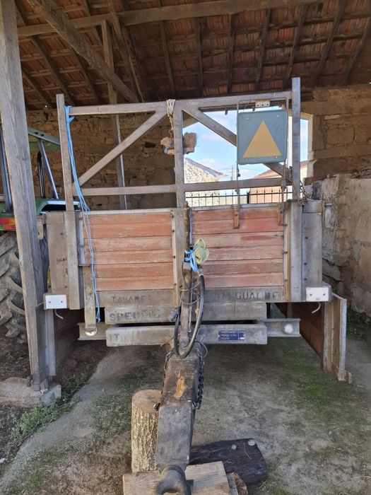 Reboque de marca Tavares