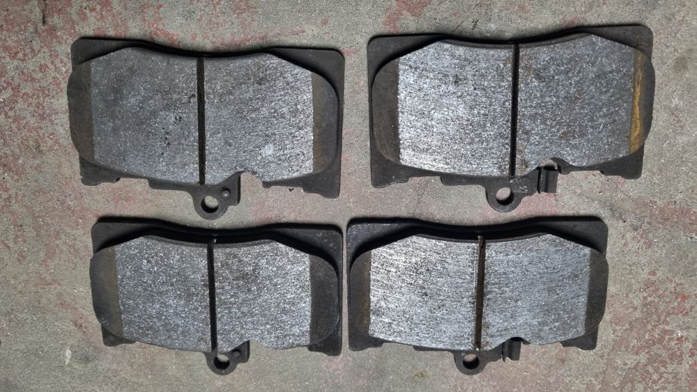 Гальмівні колодки на Lexus