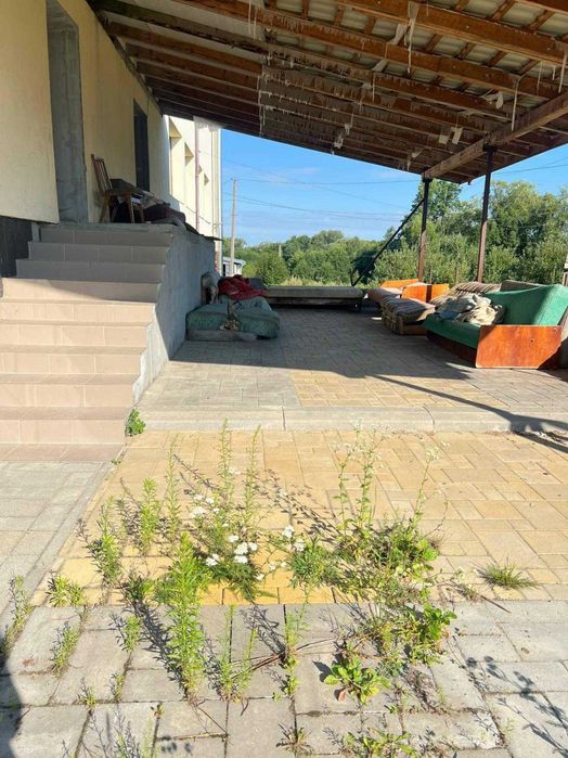 Продаж комерційного приміщення під ресторан та готель