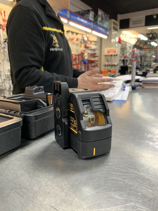 Nível Laser Luz Vermelha Cruzado DW088K