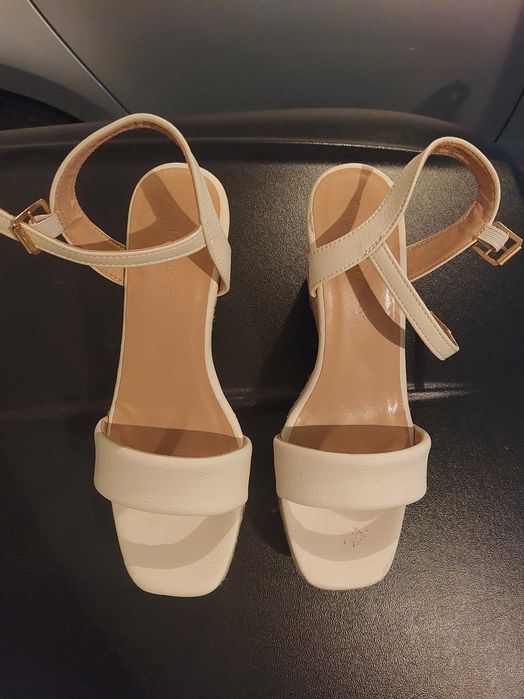 Sandálias Cunha Primark – Creme – Como Novas