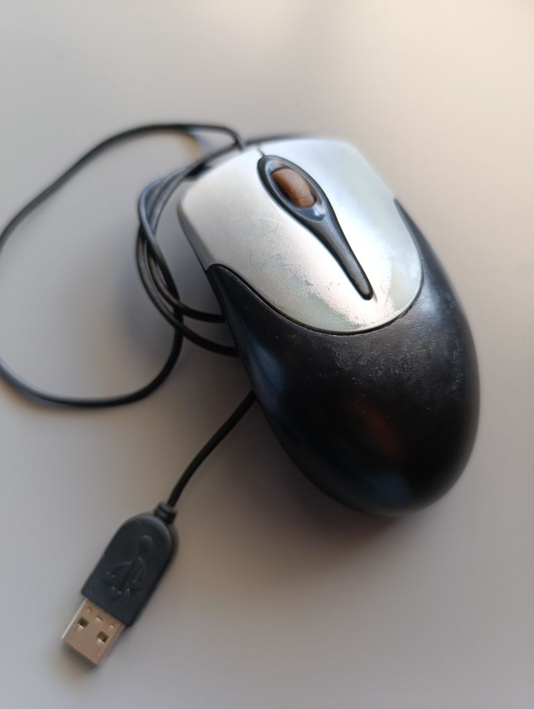 Rato Genius com cabo USB
