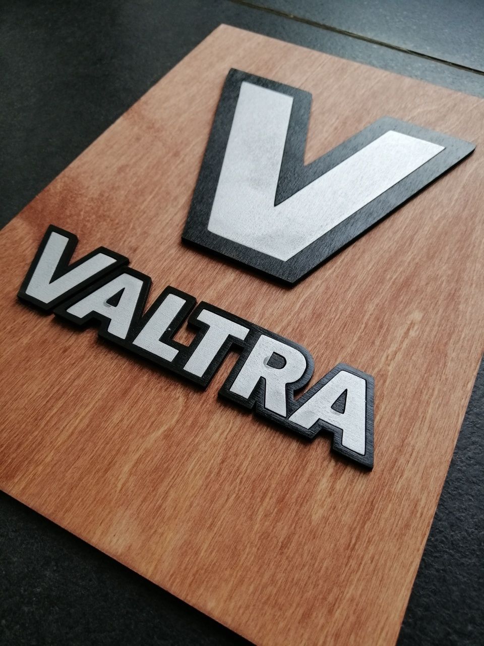 Logo Valtra Prezent Duzy format A3