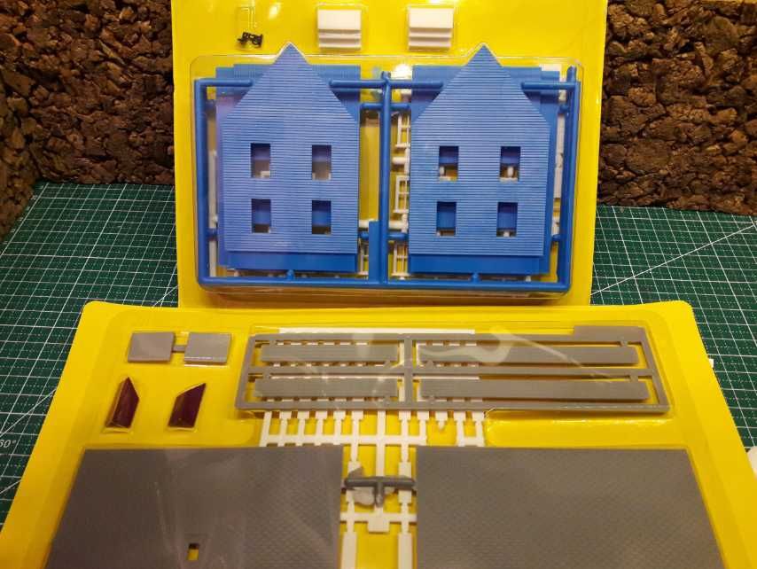 Domki Kościół Wieża Eaglemoss Lic; Faller H0 1:87 do sklejenia Nowe