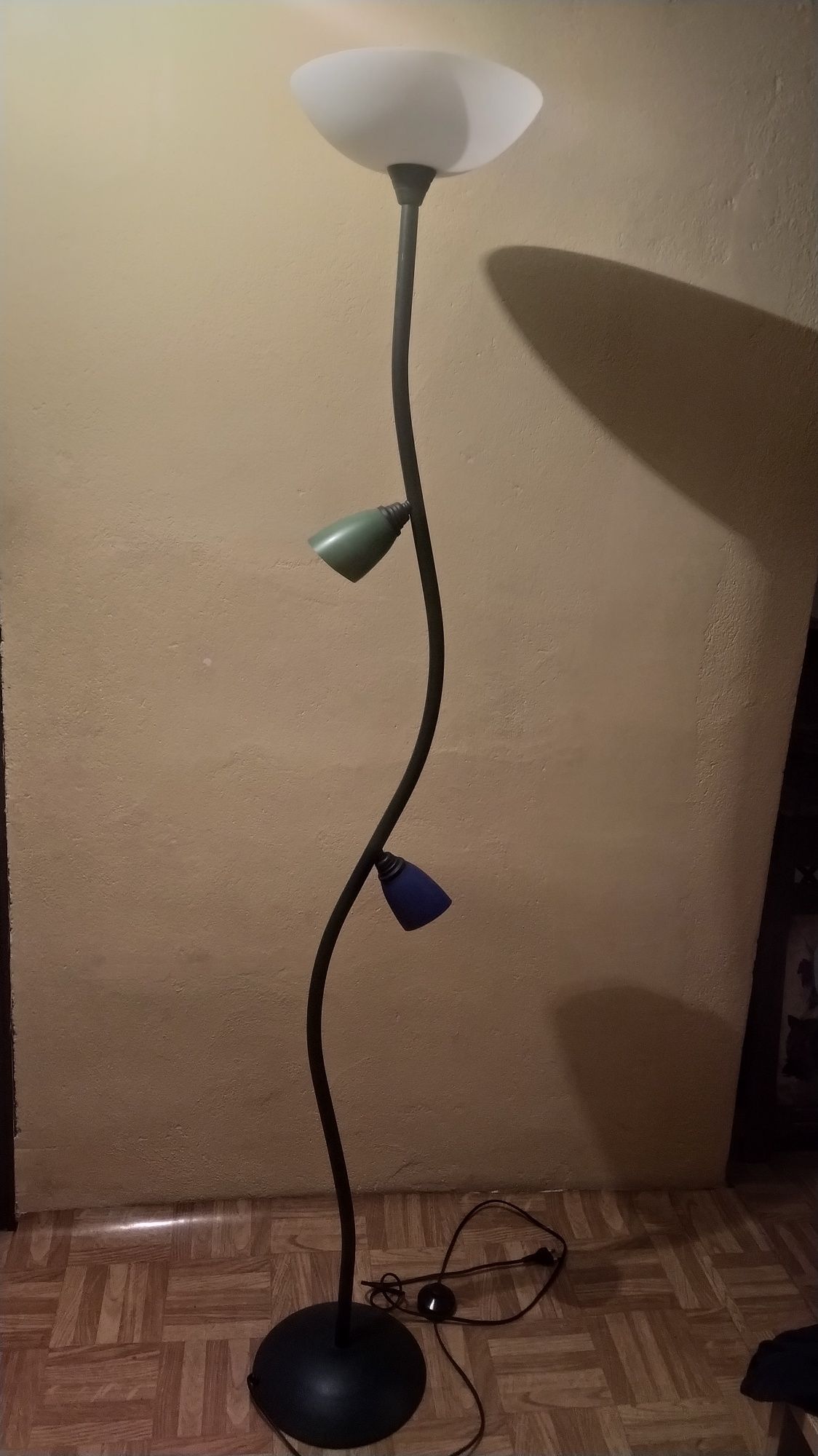 Lampa stojąca lampka