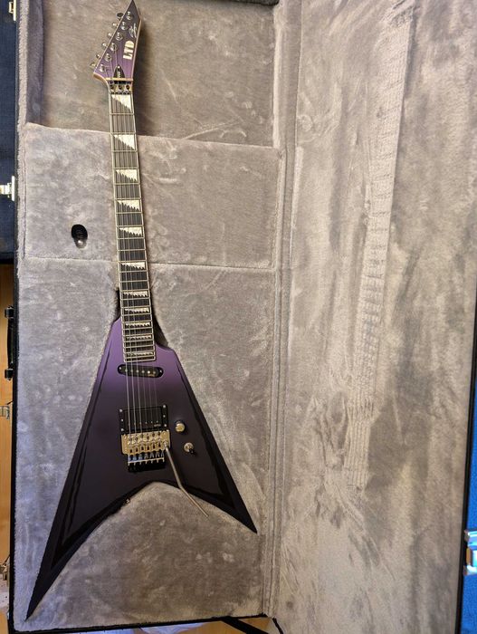 ESP LTD Alexi Ripped Sawtooth + EMG Alexi Set + Hardcase